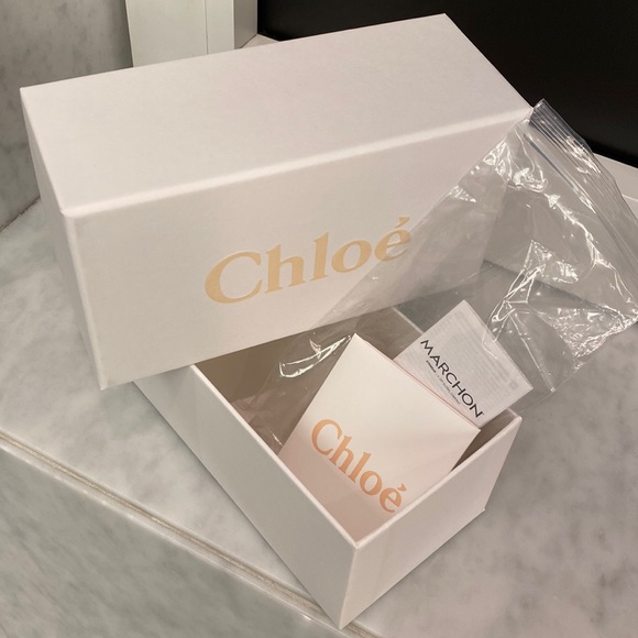 Chloe sunglasses box with everything shown - Picture 1 of 3